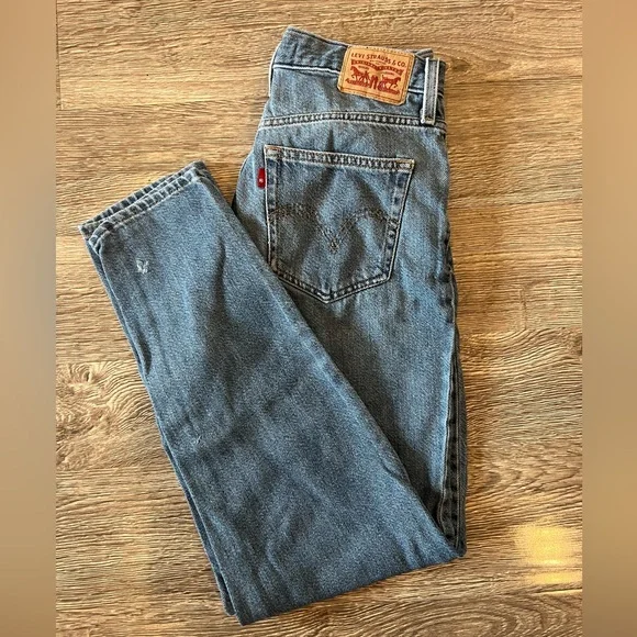 Levi’s High Waisted Mom Jeans Size US/26 - Main Image